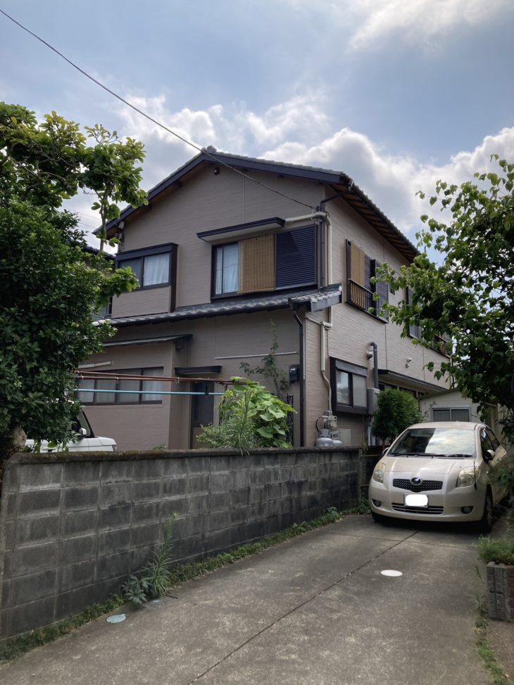 モルタルのひび割・小屋の隙間から害虫が侵入！広範囲の外壁工事の施工事例