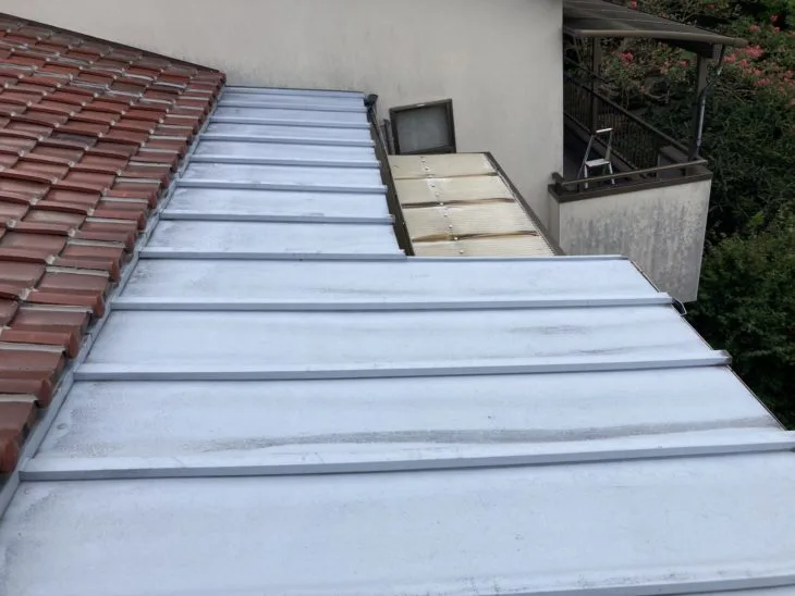 波ポリカの張り替えも一緒に交換してほしいとご要望を頂いたので屋根改修と合わせて行っていきます。