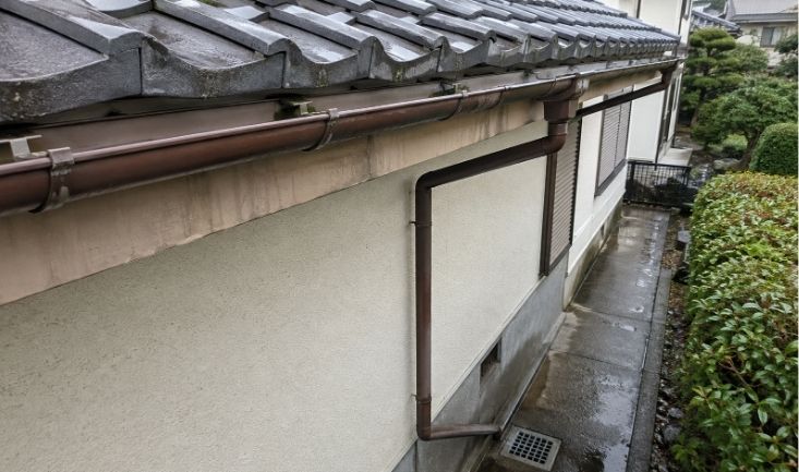 雨樋修理の現地調査では「壊れた場所」と「水の流れ」を分けて確認する